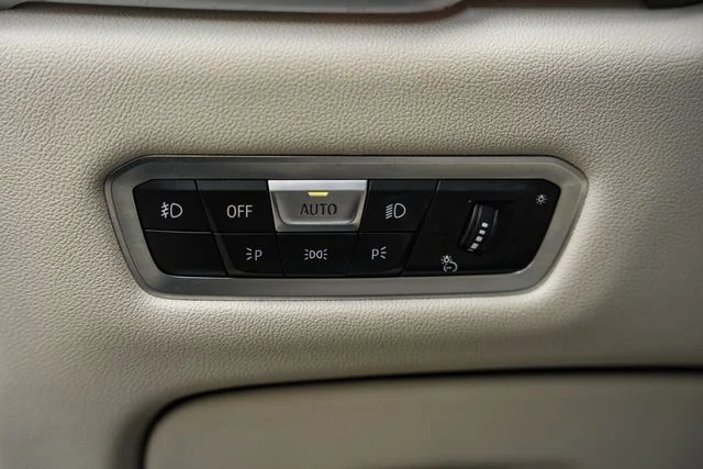 Used 2021 Brown BMW xDrive40i image 46