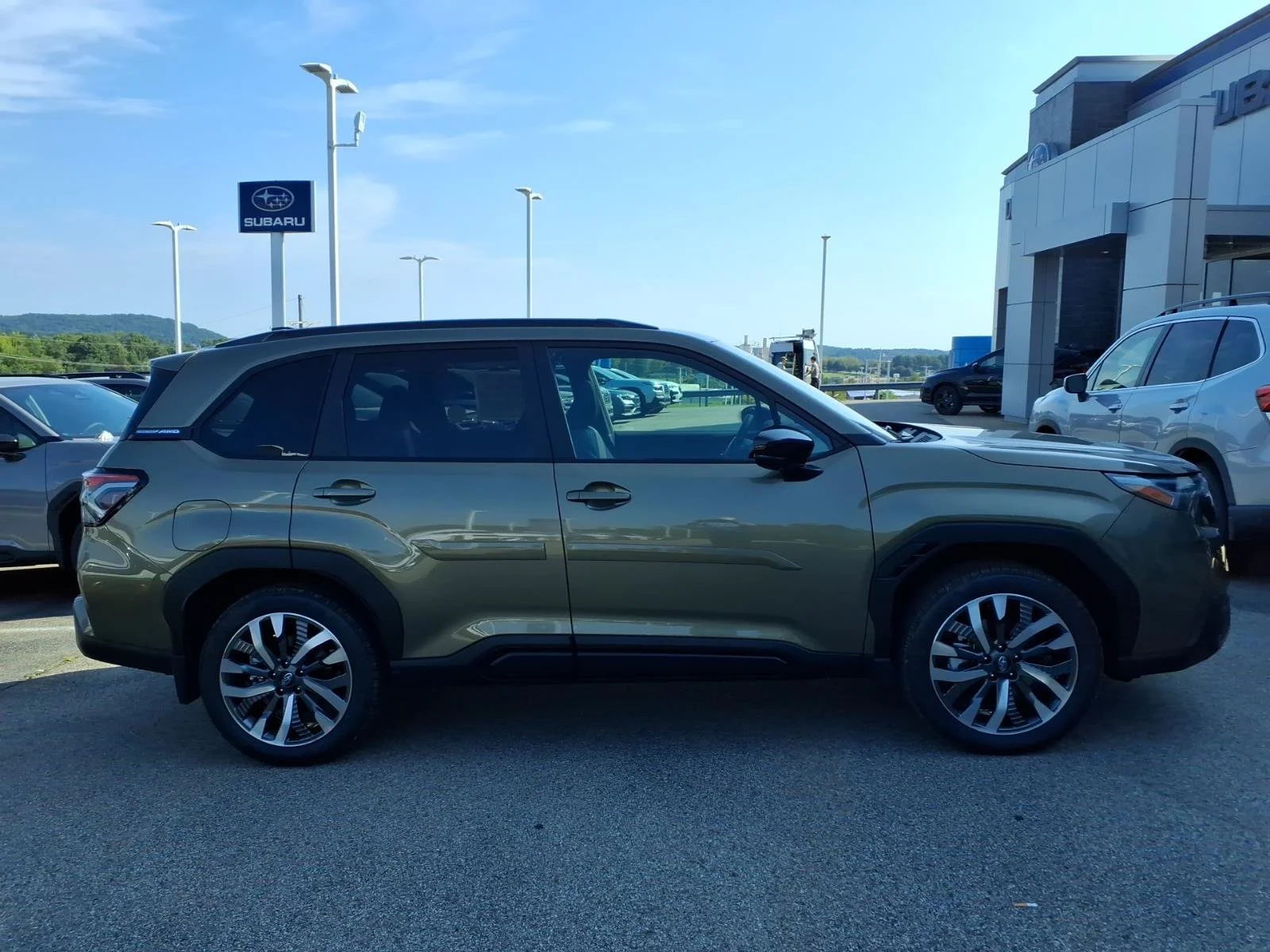 New 2026 AUTUMN GREEN METALLIC Subaru Touring image 2
