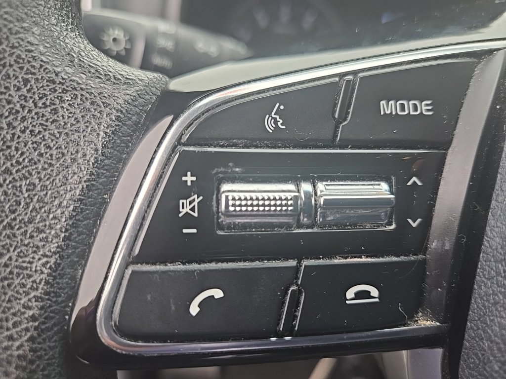 Used 2020 Clear White Kia LX image 13