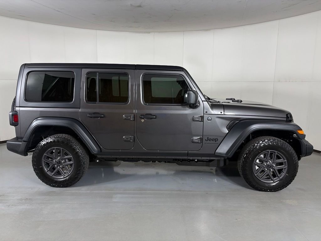 New 2026 Granite Crystal Metallic Clearcoat Jeep Sport S image 9