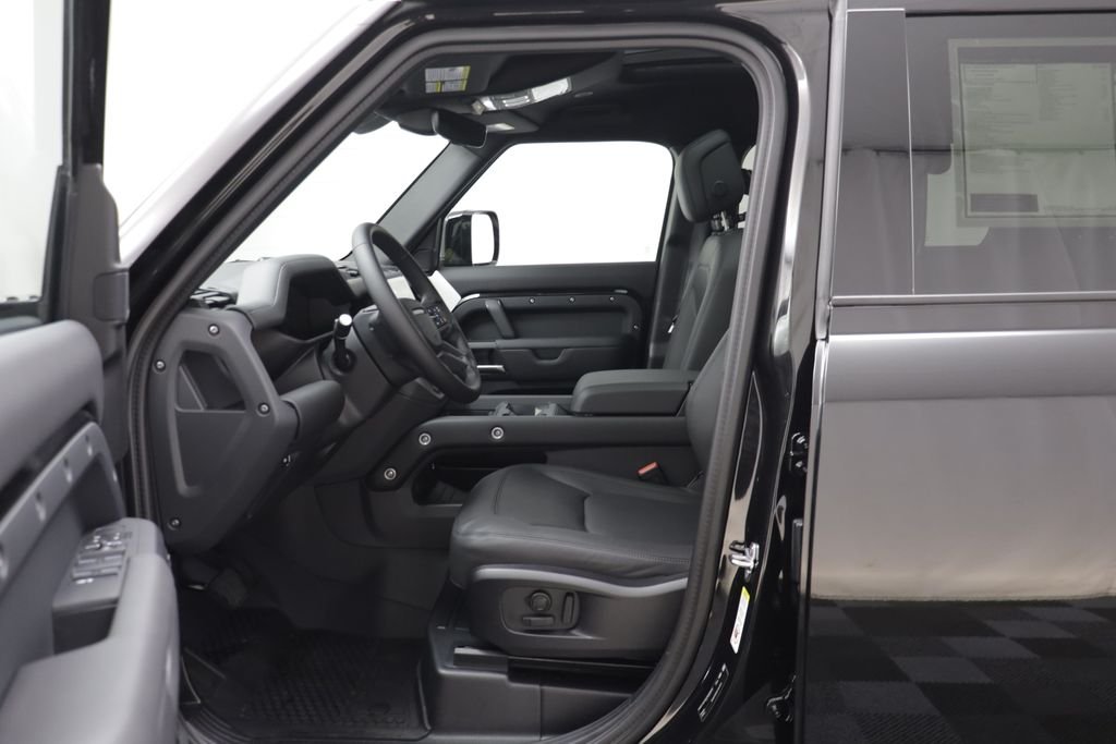 New 2026 Santorini Black LAND ROVER X-Dynamic SE image 6