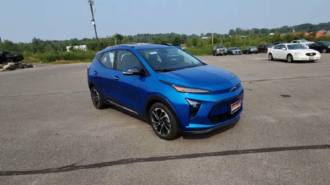 Used 2022 Chevrolet Bolt EUV Premier with VIN 1G1FZ6S08N4112375 for sale in Waterville, ME