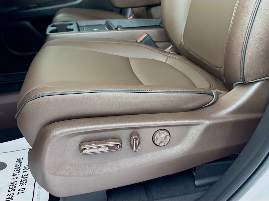New 2026 Platinum White Pearl Honda Touring image 28