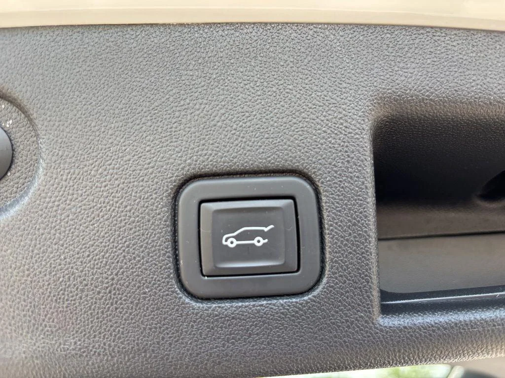 Used 2020 SUMMIT WHITE Chevrolet LT image 36