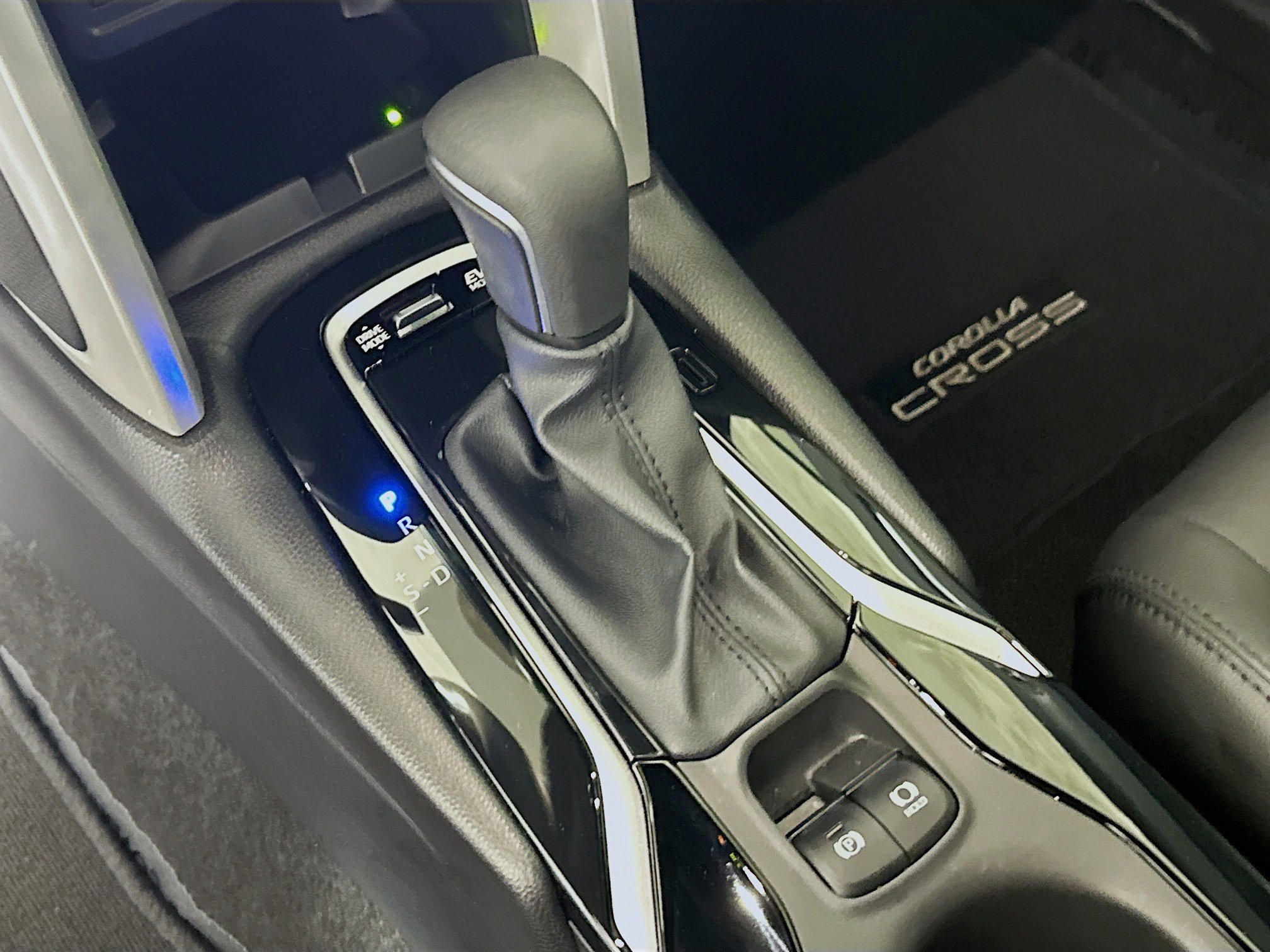 Used 2025 Blue Toyota Hybrid XSE image 21