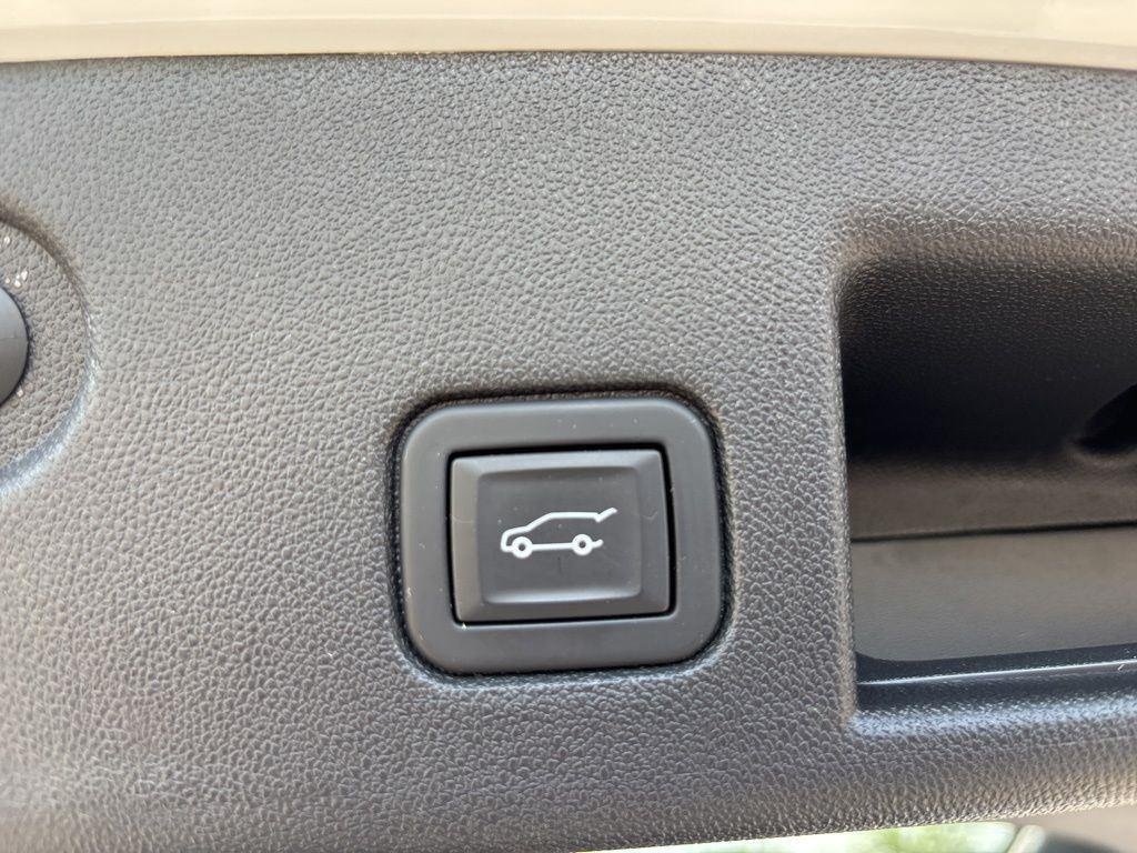 Used 2020 Summit White Chevrolet LT image 36