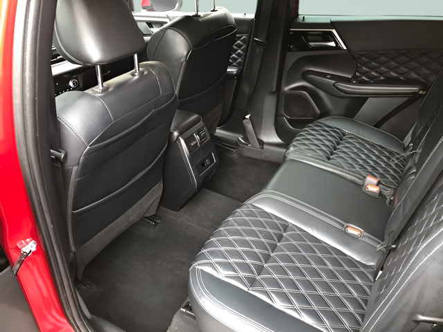 Used 2022 Red Mitsubishi SEL image 12