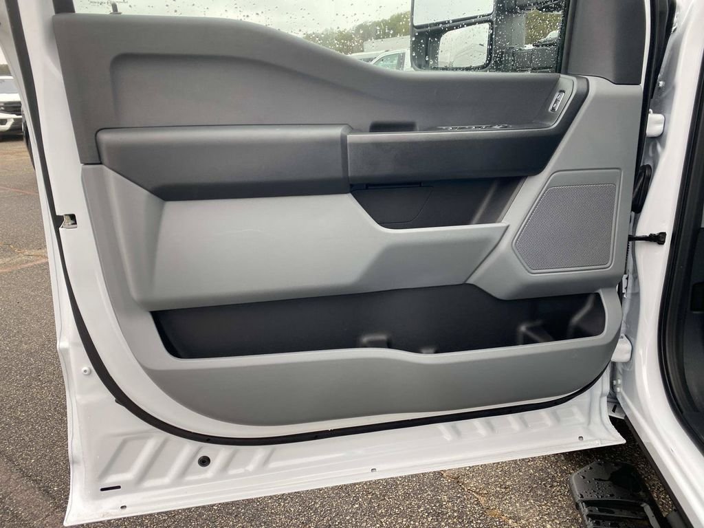 New 2026 Oxford White Ford F-350® XL image 13