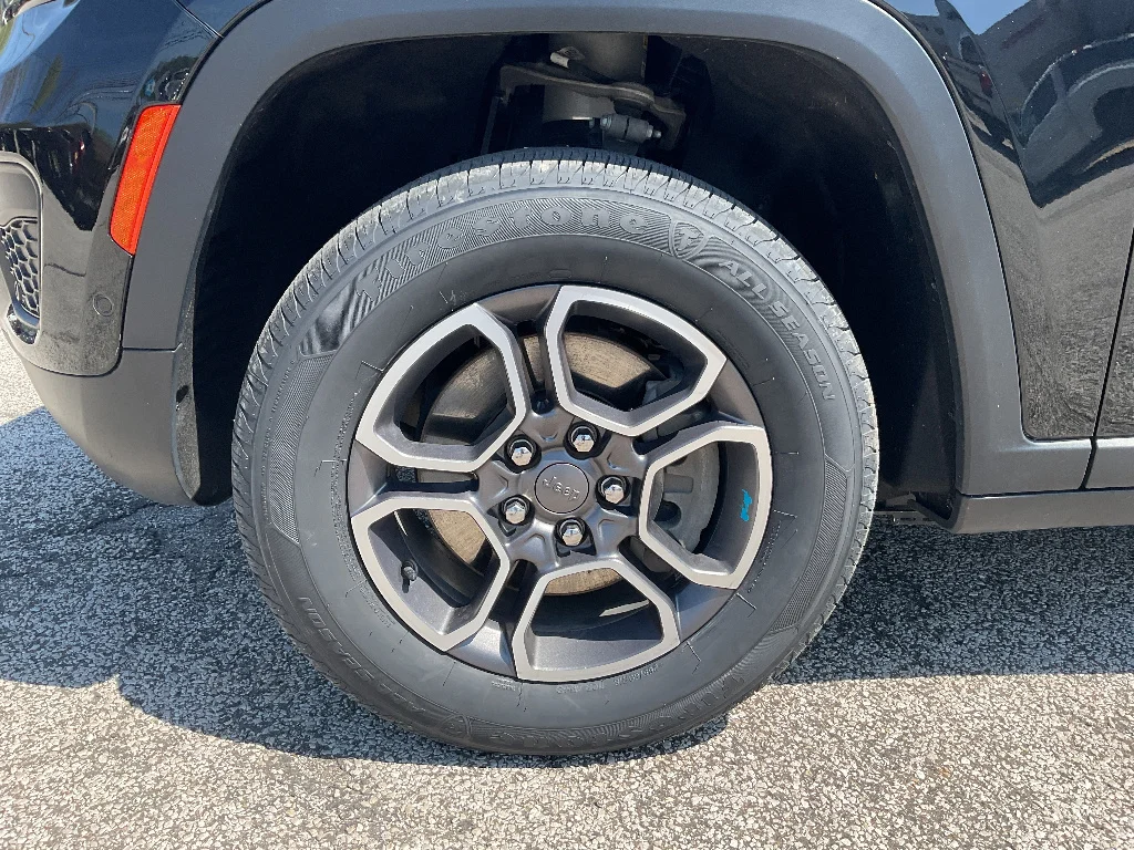 Used 2022 Diamond Black Crystal Pearl Coat Jeep Trailhawk 4xe image 14