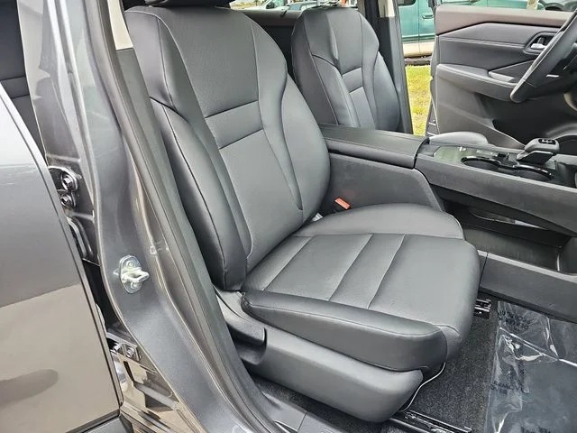 Used 2023 Gray Nissan SV image 10
