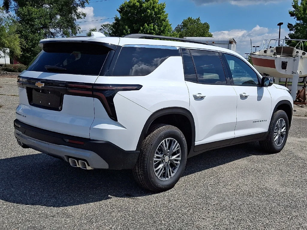 New 2027 Summit White Chevrolet LT image 8