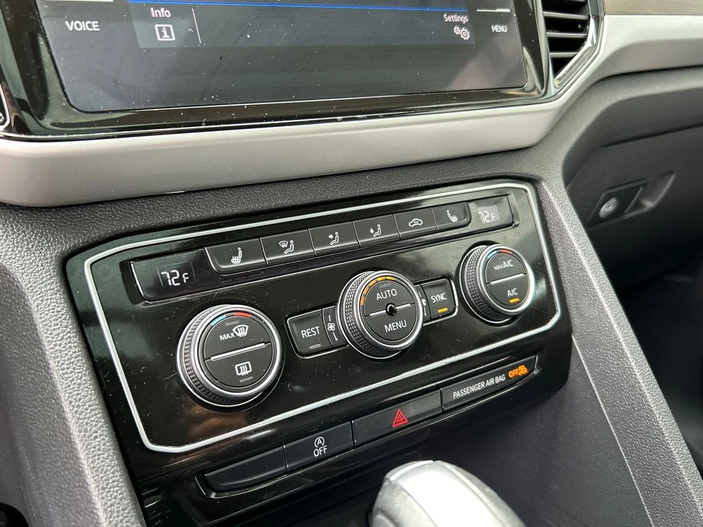 Used 2022  Volkswagen 2.0T SE w/Technology image 19