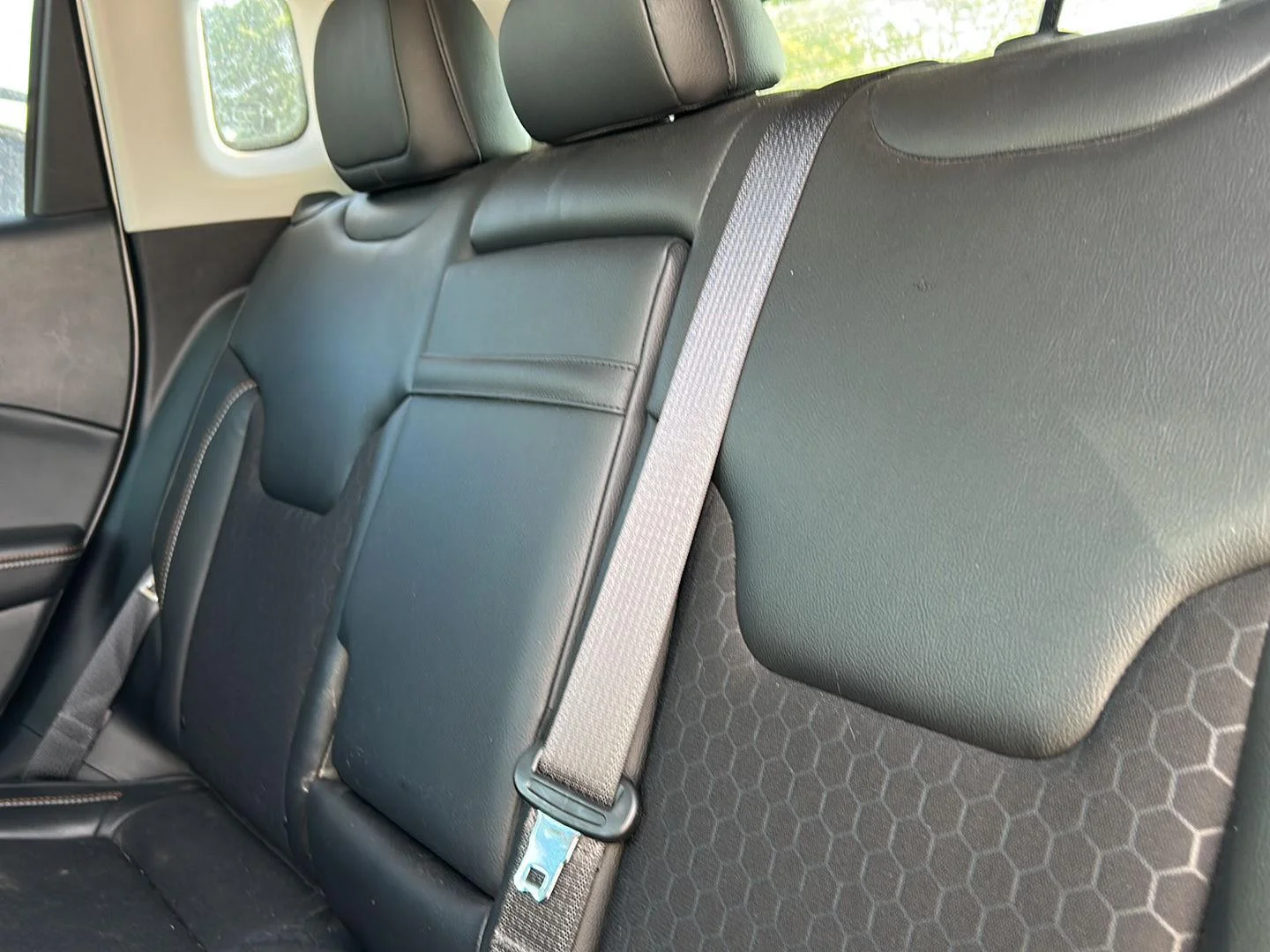 Used 2018 White Clearcoat Jeep Latitude image 5