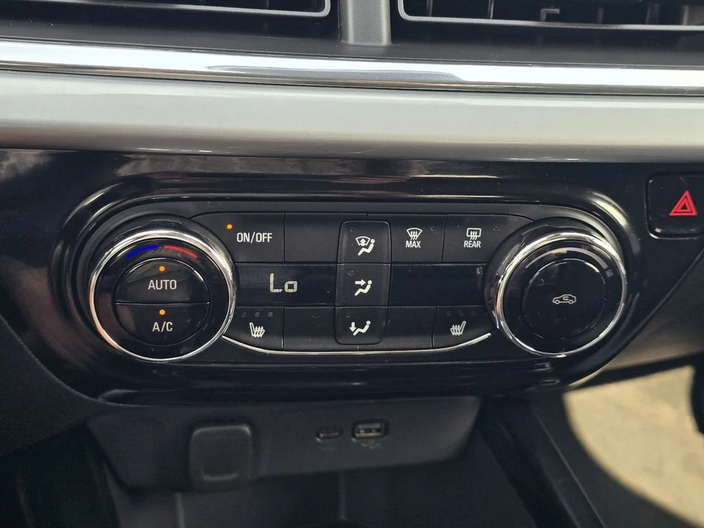 Used 2025 Mosaic Black Metallic Chevrolet LT image 19