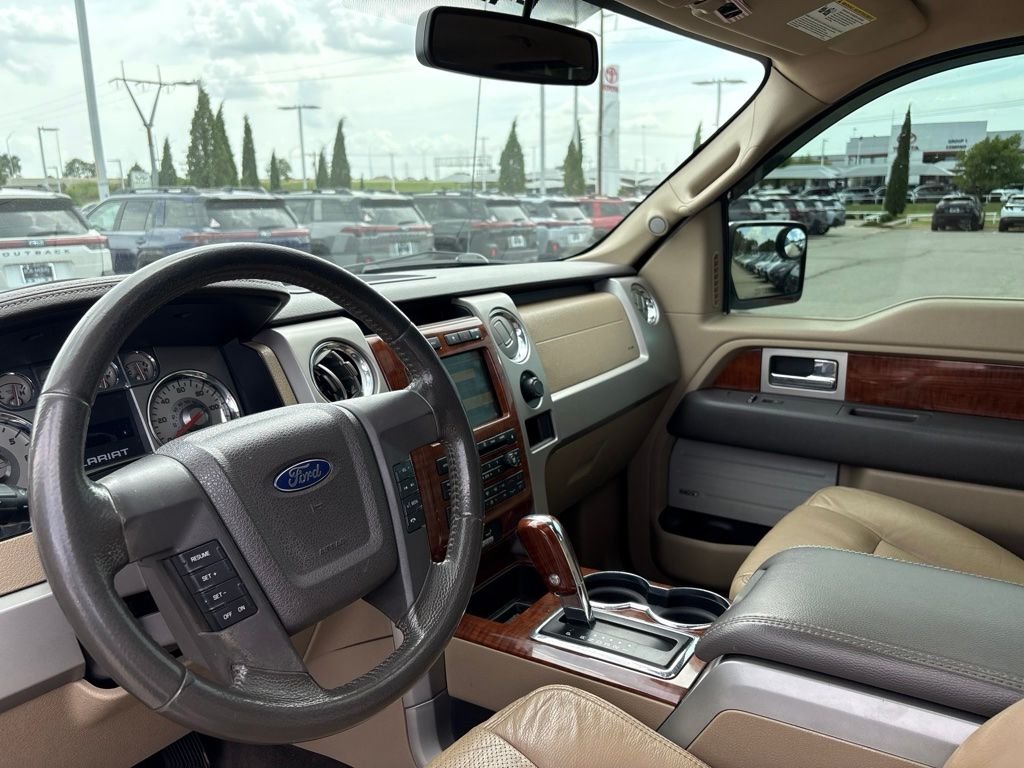 Used 2010 White Ford Lariat image 4