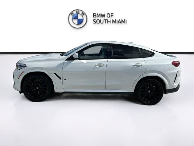 Used 2021 White BMW xDrive40i image 4