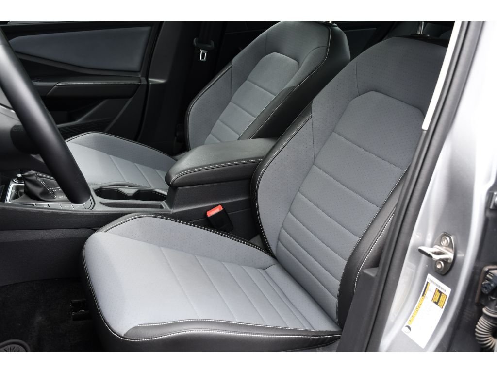 Used 2025 Pyrite Silver Metallic Volkswagen SE image 14
