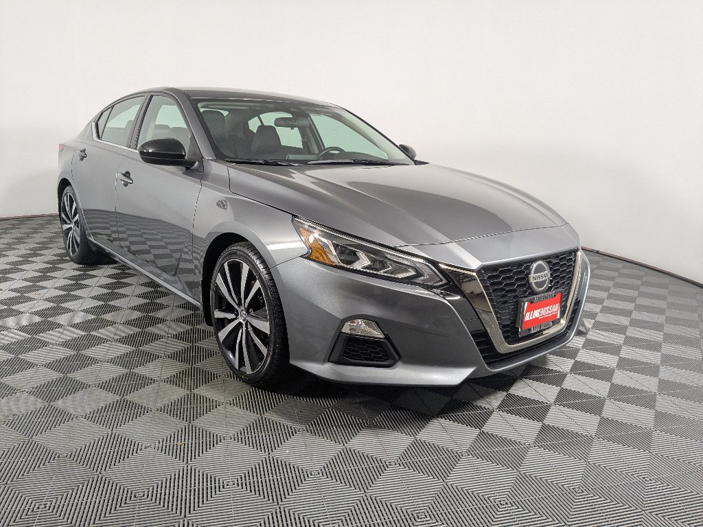 Used 2021 Nissan Altima SR with VIN 1N4BL4CV1MN384786 for sale in Champaign, IL