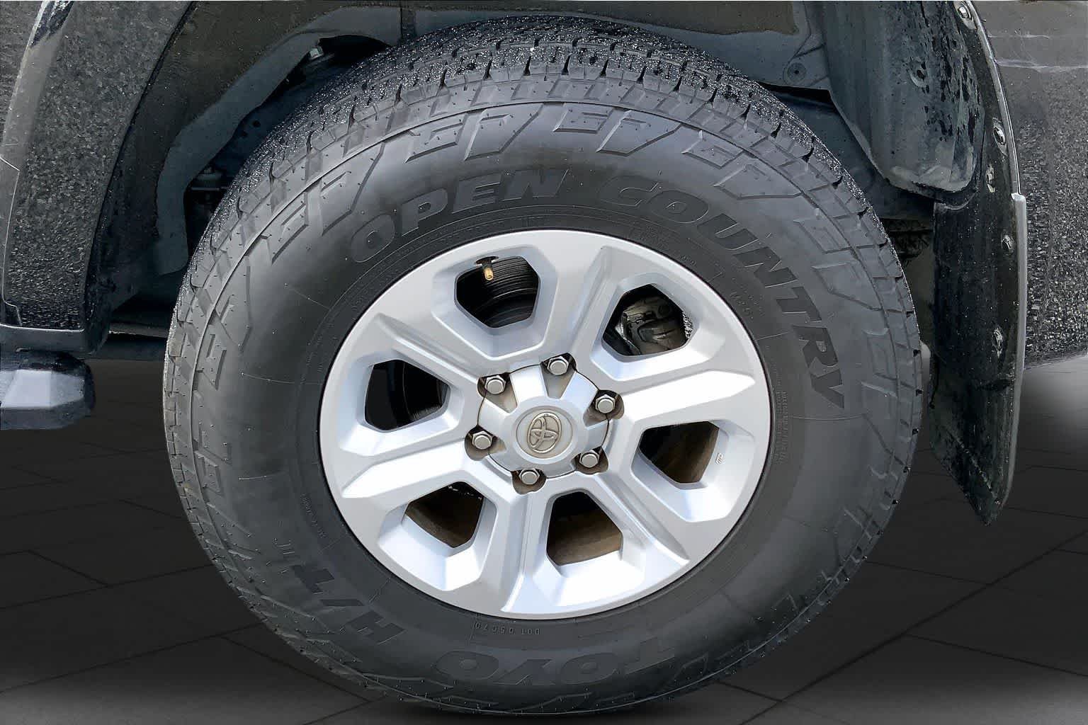 Used 2022 Midnight Black Metallic Toyota SR5 image 10