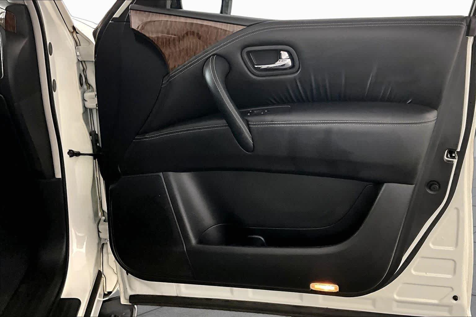 Used 2020 Pearl White Tricoat Nissan Platinum image 21