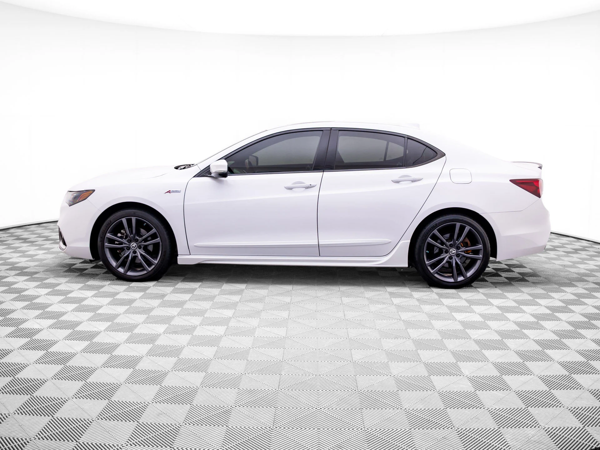 Used 2019  Acura 3.5L Technology Pkg w/A-Spec Pkg image 2