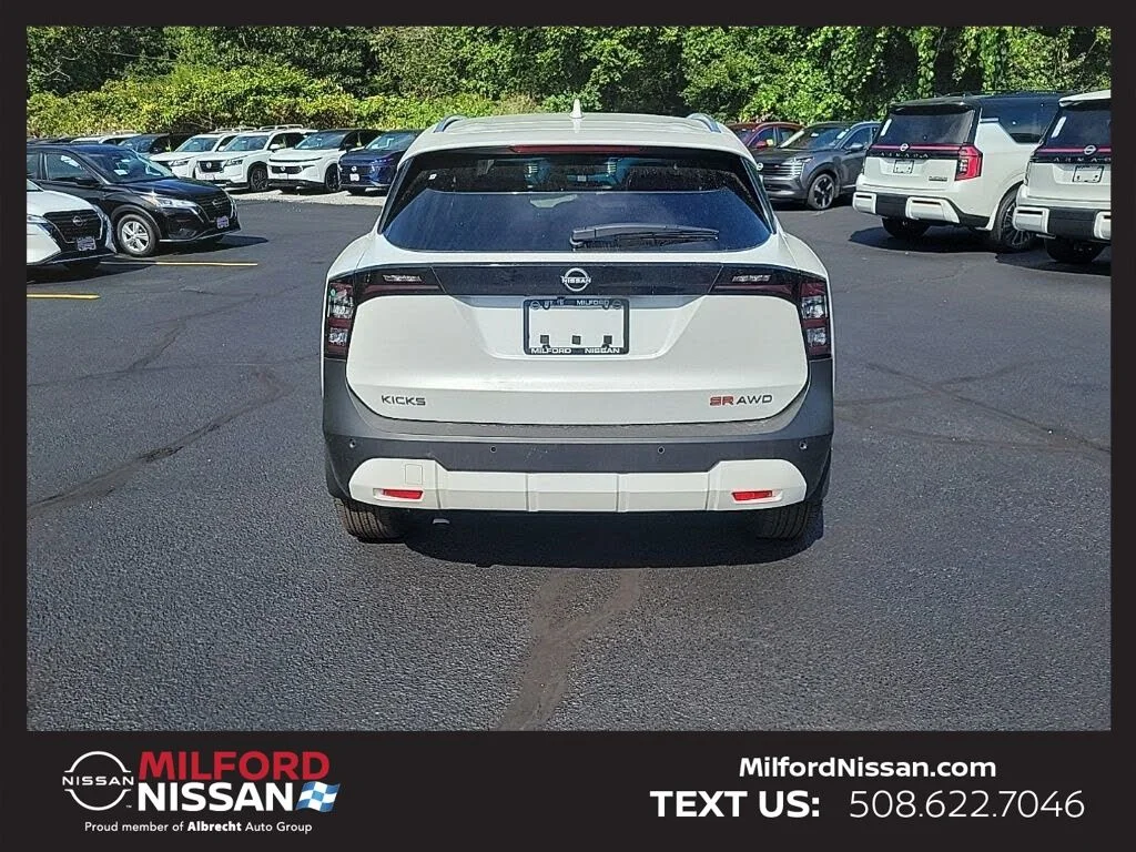 Used 2026 White Nissan SR image 3