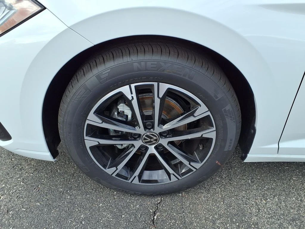 New 2026 Pure White Volkswagen 1.5T Sport image 7