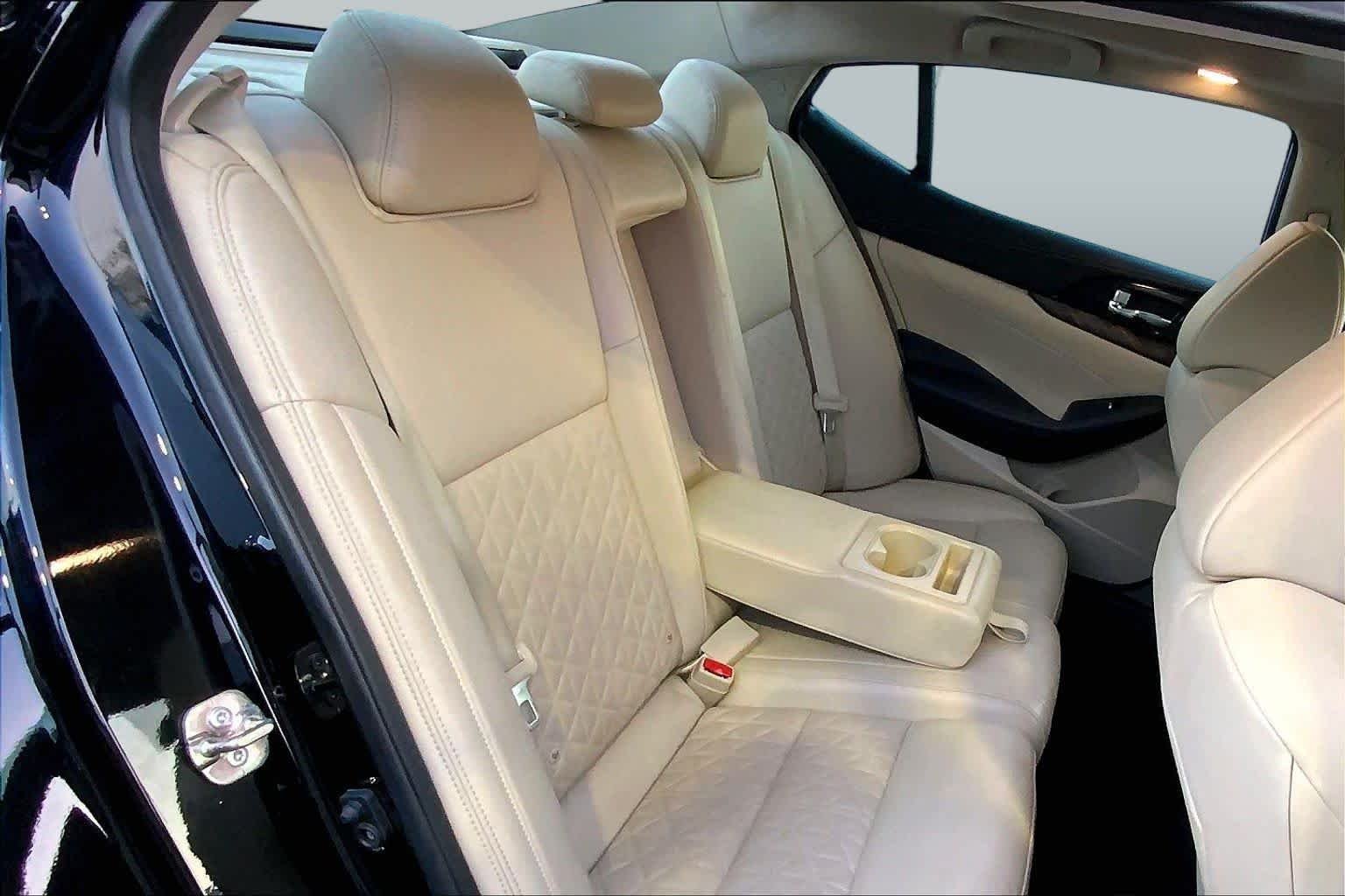 Used 2017 Super Black Nissan Platinum image 19