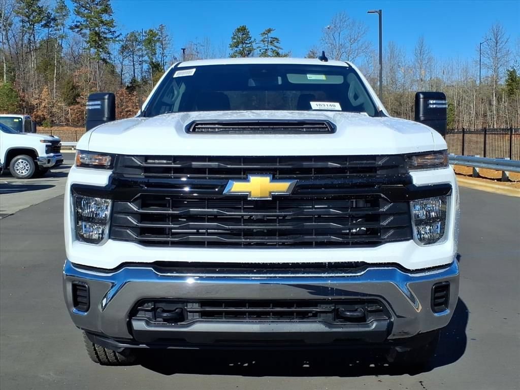 New 2026 Summit White Chevrolet WT image 32