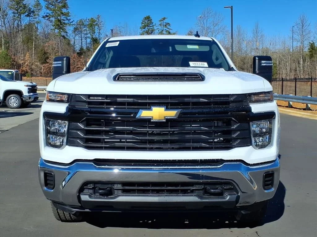 New 2026 Summit White Chevrolet WT image 32