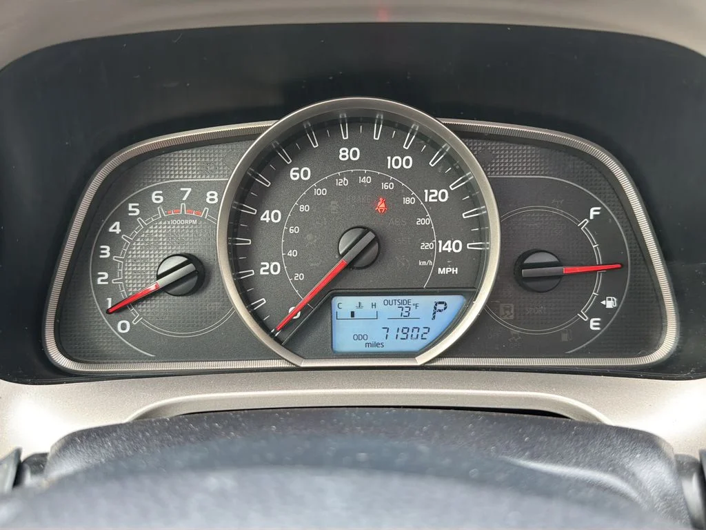 Used 2015 Red Toyota XLE image 16