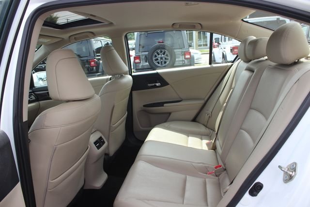 Used 2017 White Honda Touring image 25