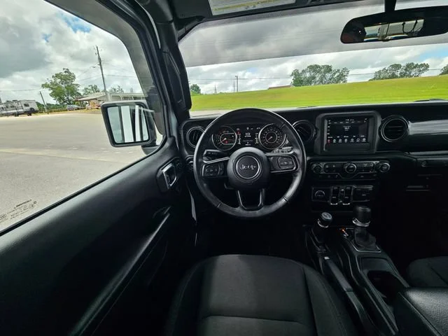 Used 2021  Jeep Unlimited Sport Altitude image 13