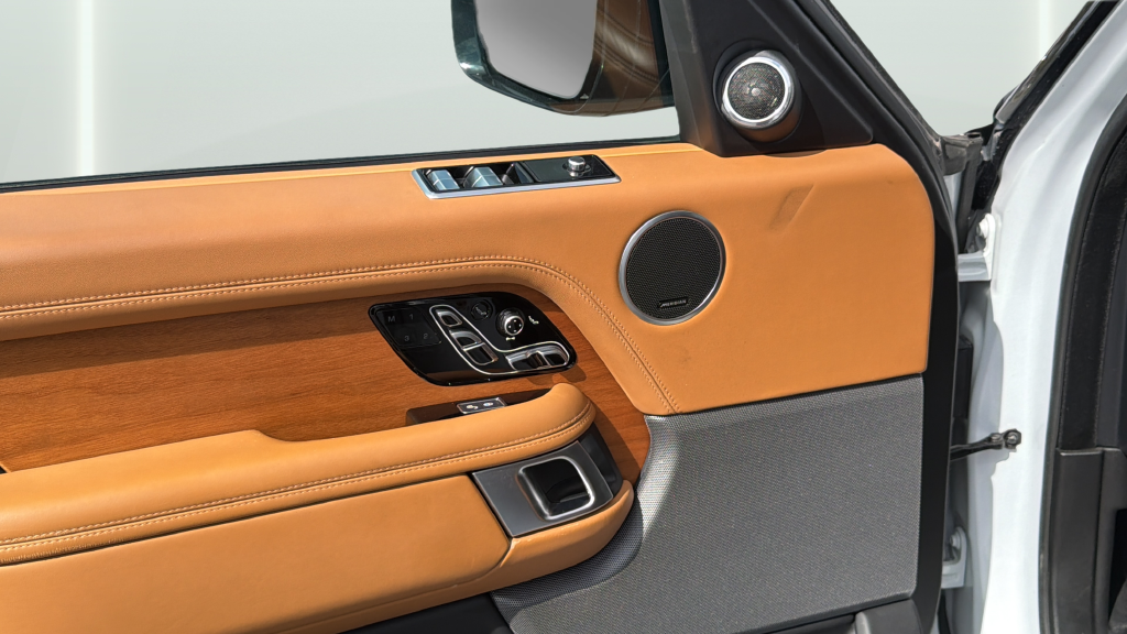 Used 2020 Fuji White Land Rover Autobiography image 24