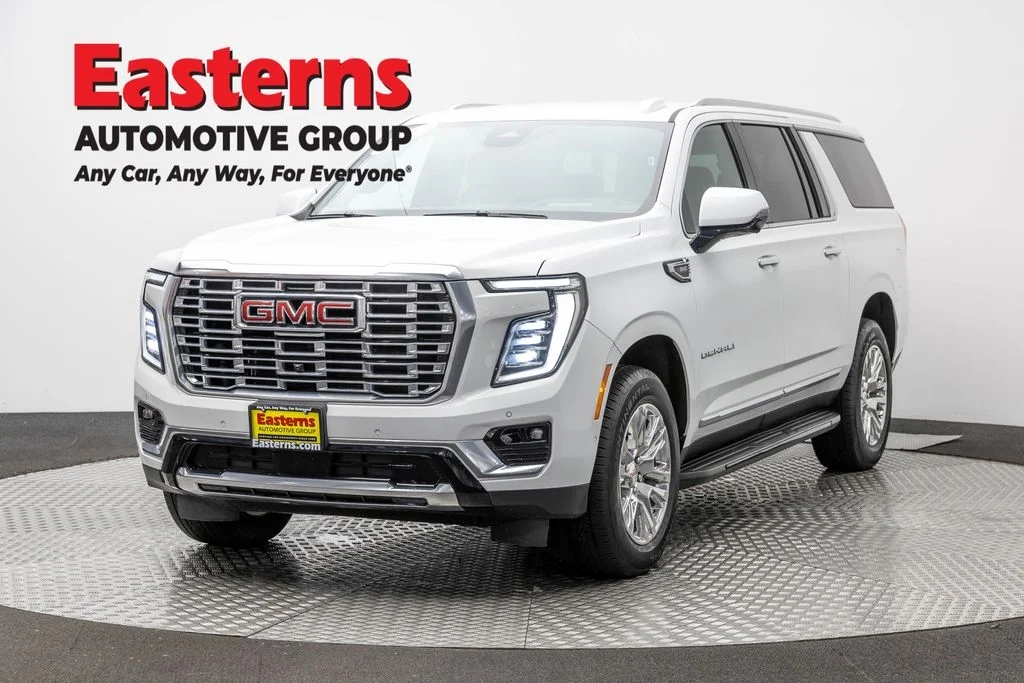 Used 2025 White GMC Denali image 1