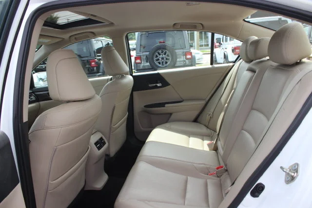 Used 2017 White Honda Touring image 25
