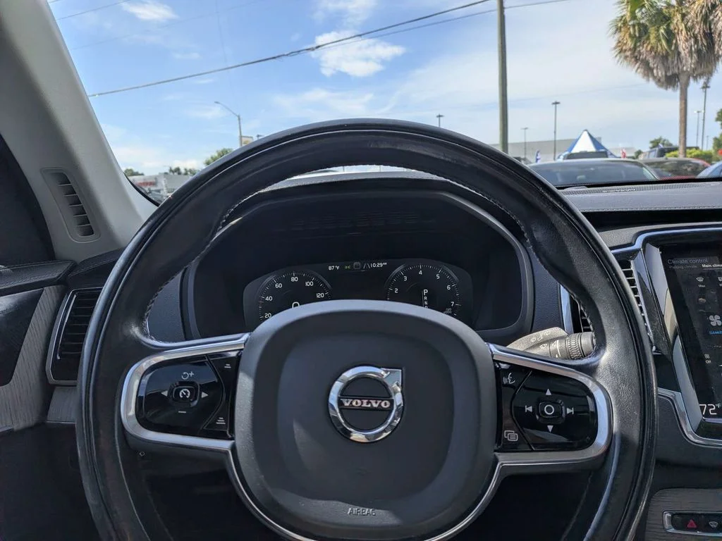Used 2021 White Volvo T6 Inscription image 22