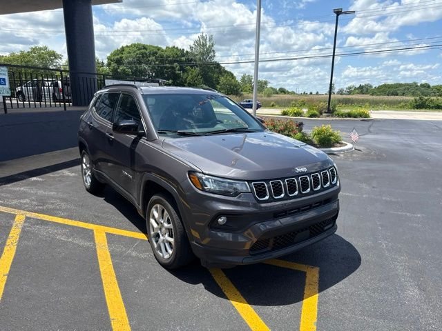 Certified Used 2024 Gray Jeep Latitude Lux image 6