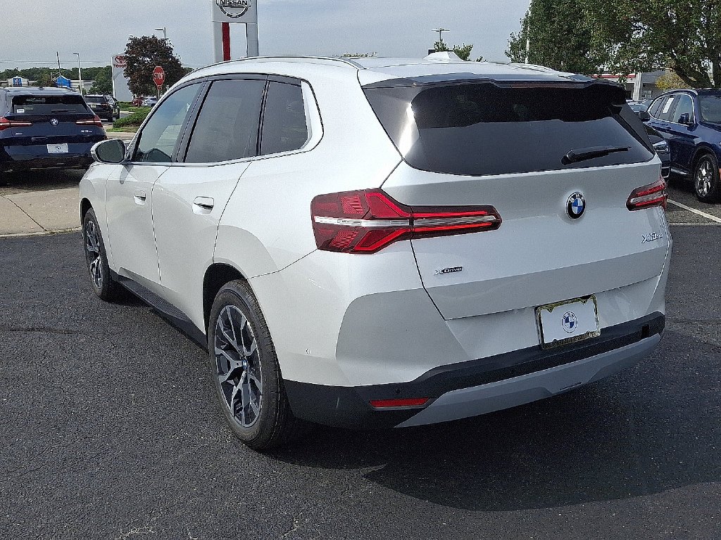New 2026 White Metallic BMW 30 xDrive image 3