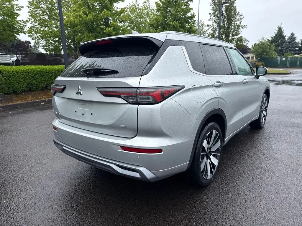 Used 2025 Alloy Silver Metallic Mitsubishi SEL image 7