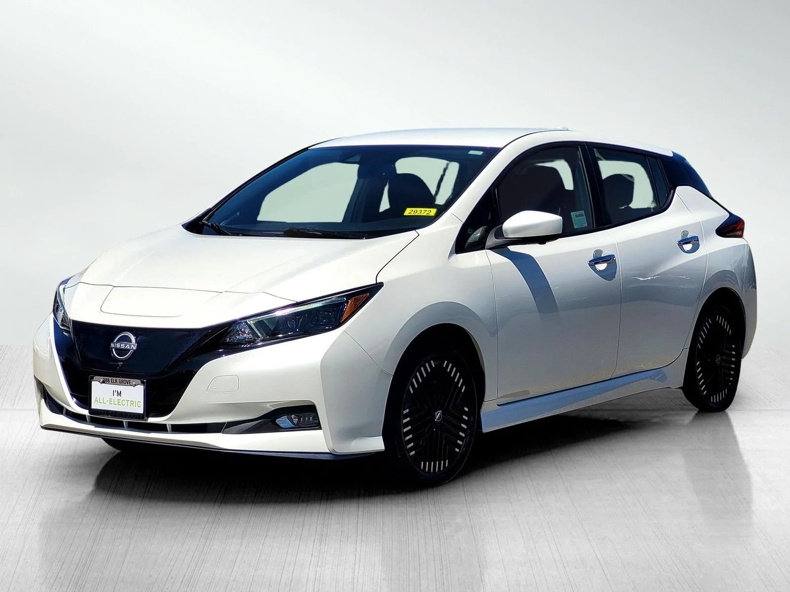 Used 2024 Pearl White Tricoat Nissan SV Plus image 9