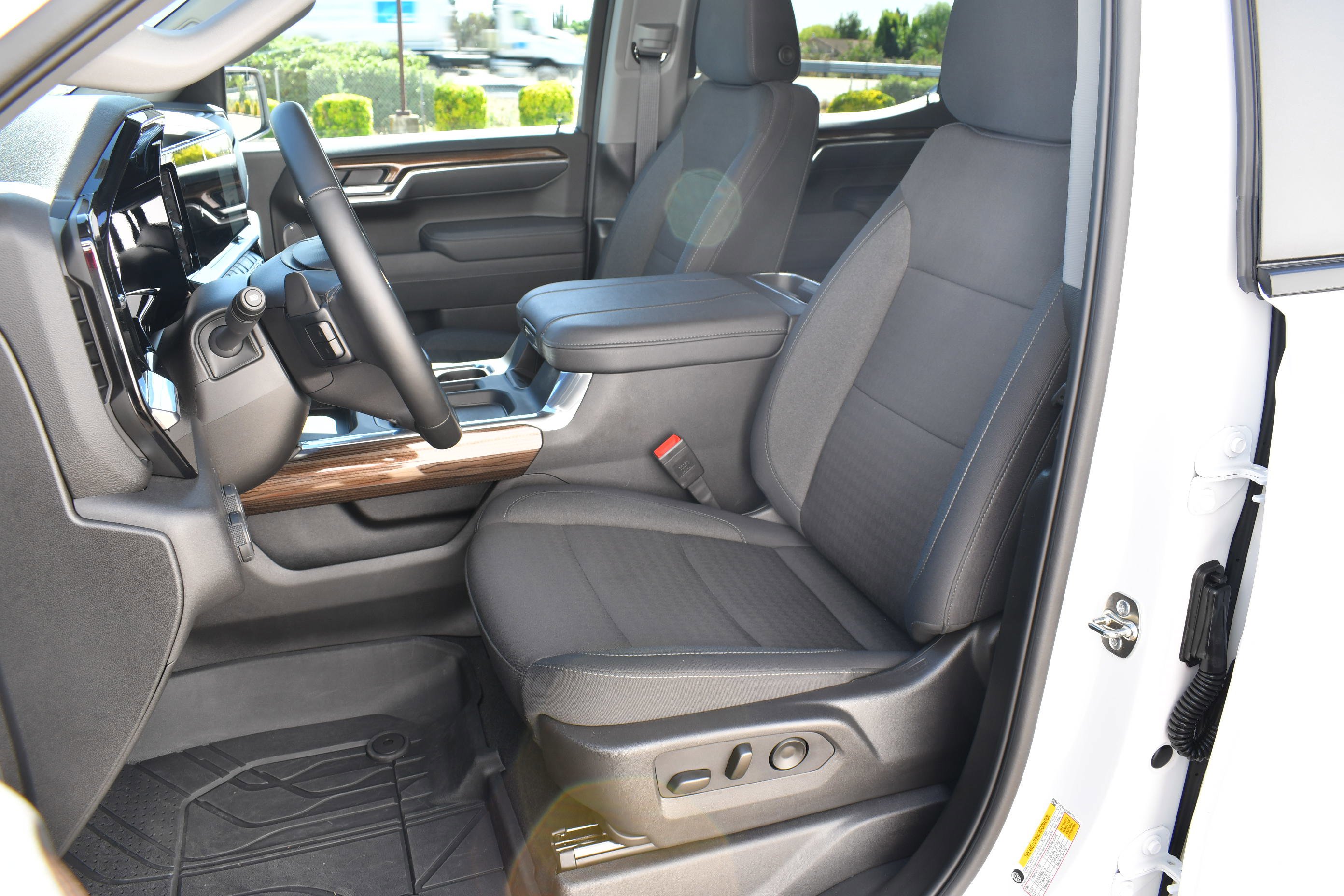 2025 Chevrolet Silverado 1500 LT - Photo 26