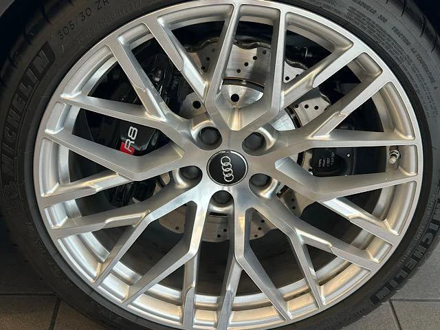 Used 2017 Daytona Gray Pearl Effect Audi V10 image 33