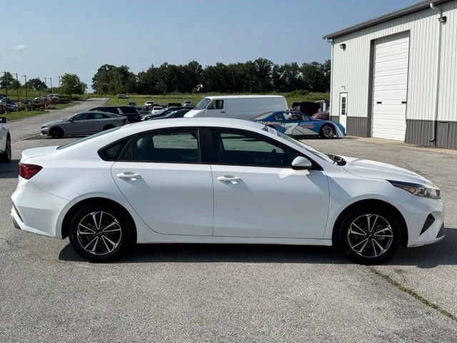 Used 2024 White Kia LXS image 8