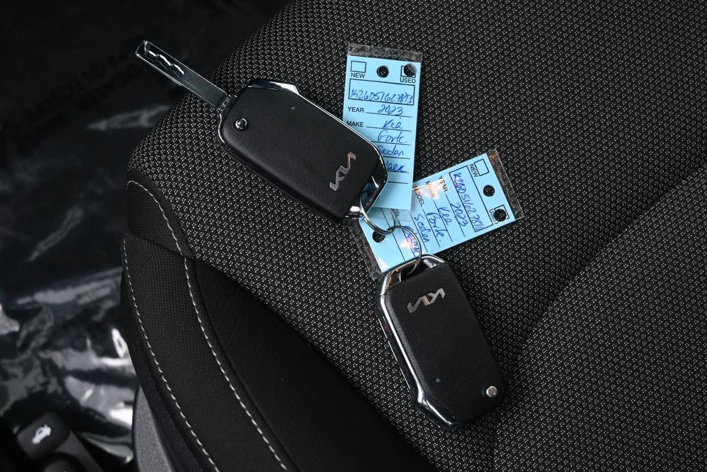 Used 2023 Aurora Black Pearl Kia LXS image 18