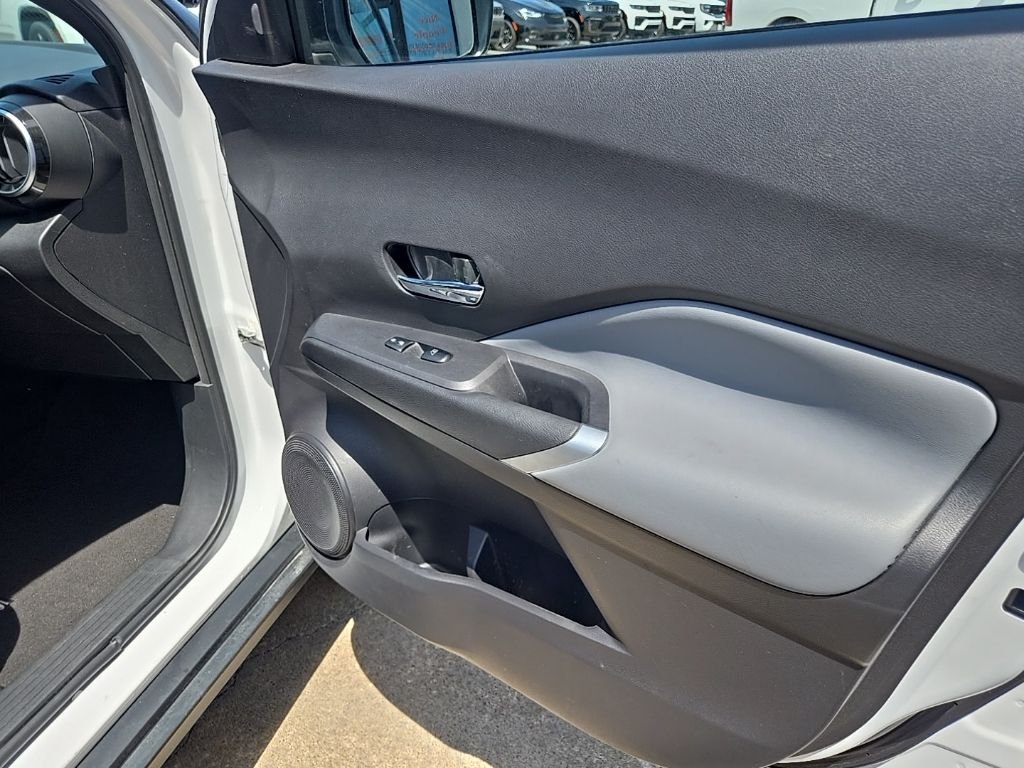 Used 2024 White Nissan SR image 62
