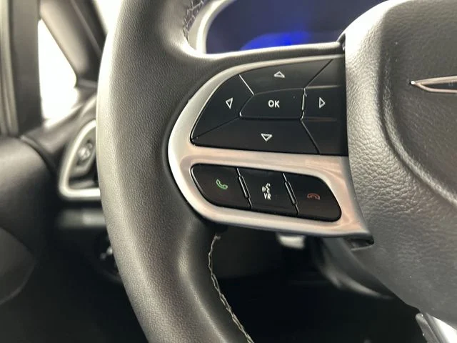 Used 2025 Black Chrysler Select image 11