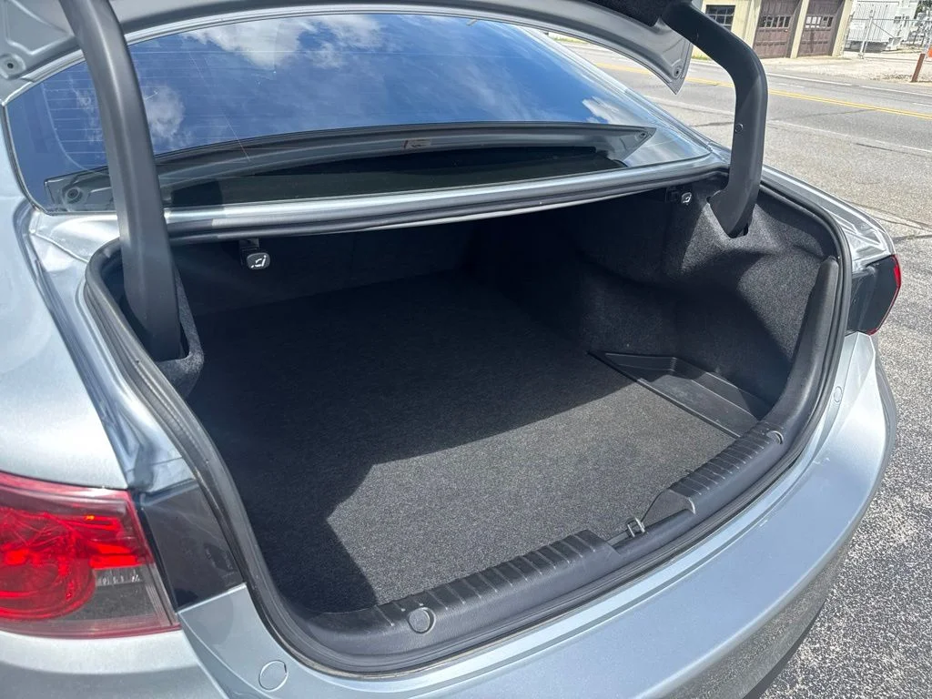 Used 2017 Silver Mazda Touring image 17