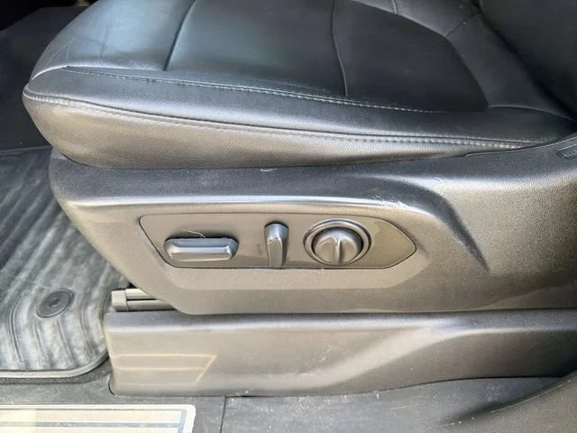 Used 2022 Silver Ice Metallic Chevrolet LT image 22