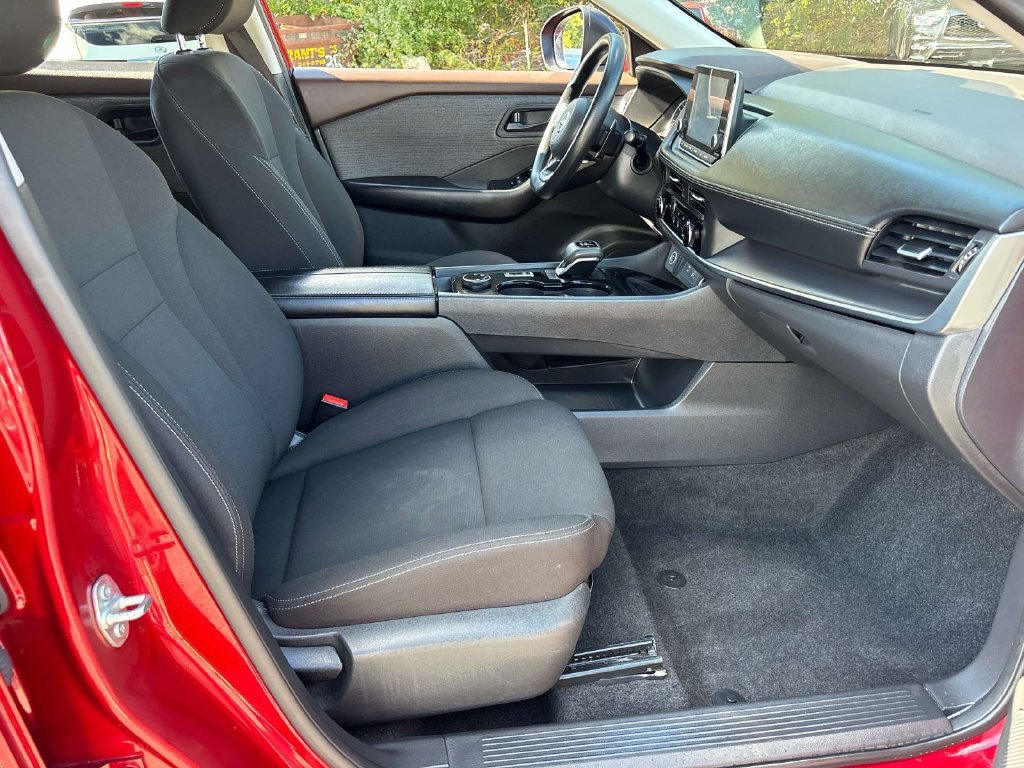 Used 2023 Red Nissan S image 15